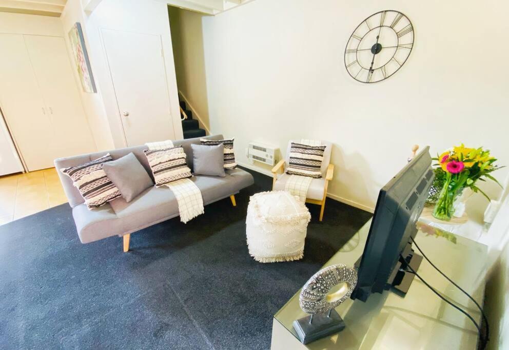 Hideaway Rima - In The Cbd Apartment Куийнстаун Екстериор снимка