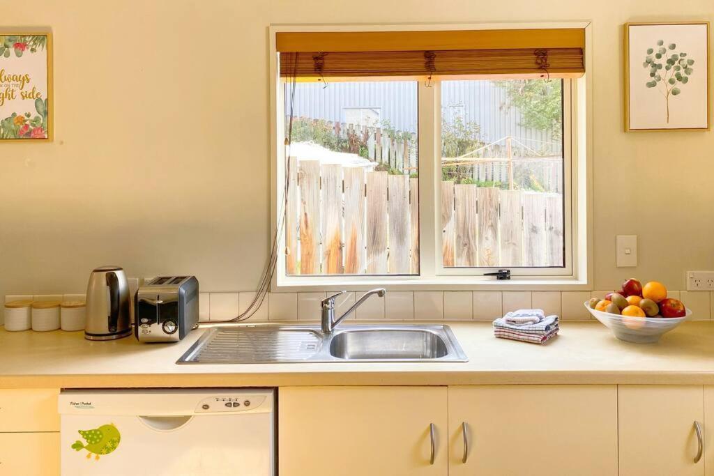 Hideaway Rima - In The Cbd Apartment Куийнстаун Екстериор снимка