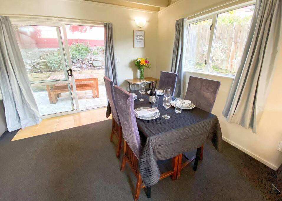 Hideaway Rima - In The Cbd Apartment Куийнстаун Екстериор снимка